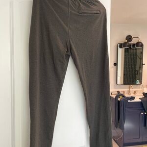 Vuori Men's Joggers in Dark Gray